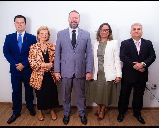 Integram a nova diretoria Júnior Rodrigues, diretor-tesoureiro; Matilde Slaibi, vice-presidente; Pedro Gomes, presidente; Daniella Lago, secretária-adjunta, e Antonio Marconi, secretário-geral