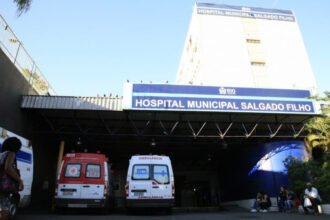 Superlotação e falta de insumos colocam pacientes em risco no Salgado Filho