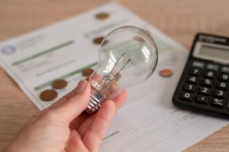 Lula quer aumentar conta de luz de quem trabalha para ampliar tarifa social