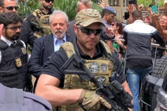 Comissão aprova projeto que proíbe uso de arma na segurança de Lula