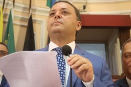 Câmara de São Gonçalo declara prefeito de Niterói persona non grata