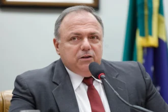 Pazuello apresenta lei para combater o preconceito contra os judeus