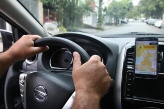 Motorista de aplicativo dá lição de moral em adolescente e vídeo viraliza