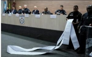 TH da Maré: ficha criminal tem 5 metros de comprimento
