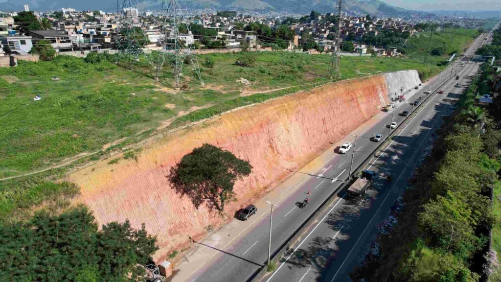 Via Light, em Nilópolis, recebe obra de contenção de encosta