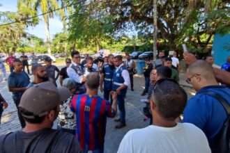 Só funciona na base da pressão!