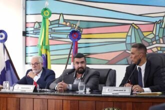 Prefeito Leonardo Vasconcellos apresenta balanço de 100 dias de governo