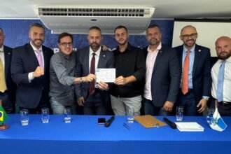 Filho de Poubel chega ao PL com a missão de disputar eleição para deputado federal