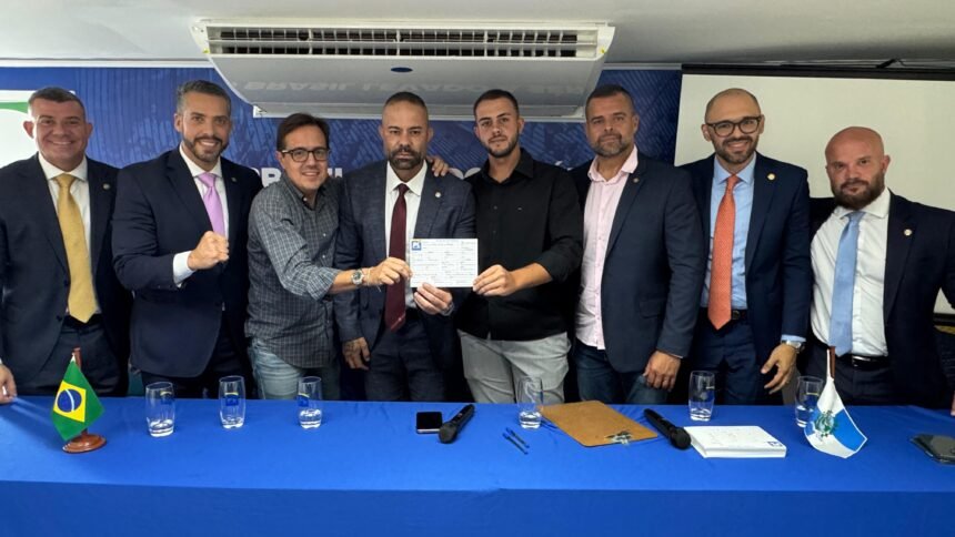 Filho de Poubel chega ao PL com a missão de disputar eleição para deputado federal