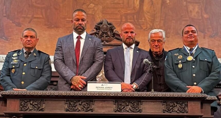 Representantes das forças de segurança são homenageados na Alerj