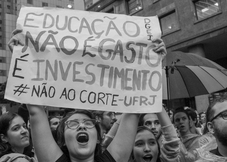 Educação à beira do colapso: universidades sofrem com cortes de verba no governo Lula