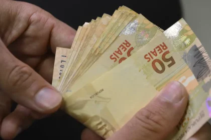 Mas como não há nada ruim que não possa piorar, o governo Lula quer aumentar ainda mais os impostos, com a proposta de elevação do IOF. Será que o brasileiro vai aguentar?