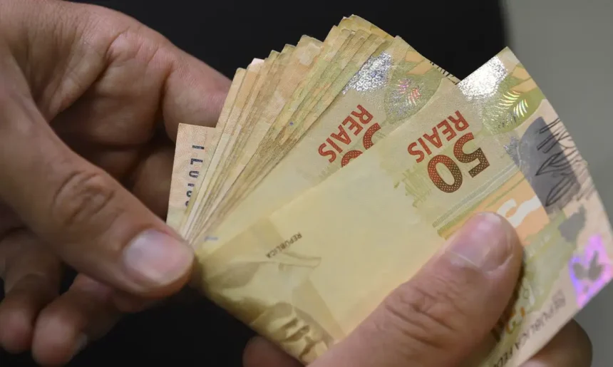Mas como não há nada ruim que não possa piorar, o governo Lula quer aumentar ainda mais os impostos, com a proposta de elevação do IOF. Será que o brasileiro vai aguentar?