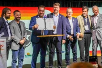 Fifa 2025: Cláudio Castro firma parceria com clubes cariocas para promover o turismo