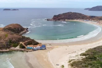 Praia do Pontal do Peró, em Cabo Frio, está entre as melhores praias das Américas