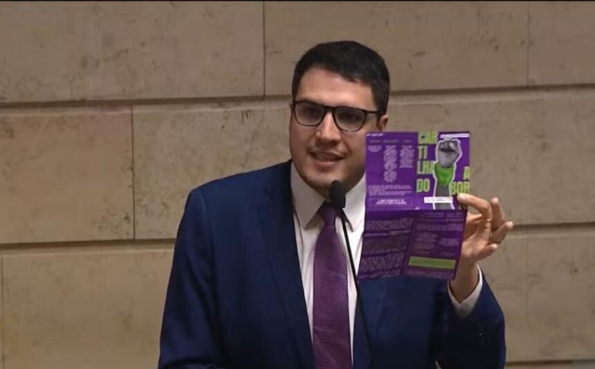 Vereador denuncia cartilha pró-aborto que pode matar mulheres