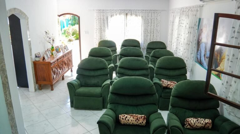 Você conhece a 'Creche do Vovô'? Programa da Prefeitura de Saquarema transforma vida de idosos e suas famílias