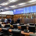 Deputados bolsonaristas criticam vereadores de partidos da base do governo que apoiaram projeto de Paes