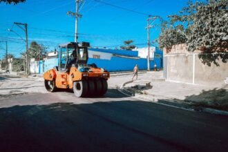 Itaboraí em transformação: ruas de Santo Antônio ganham novo asfalto e iluminação LED em ação histórica