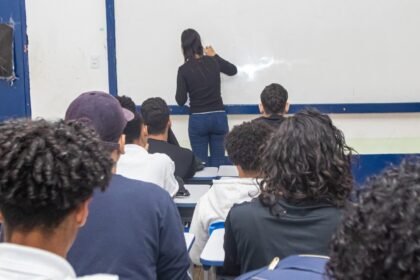 Estado do Rio avança na valorização docente: mais de 4,5 mil professores ampliam carga horária em 2025