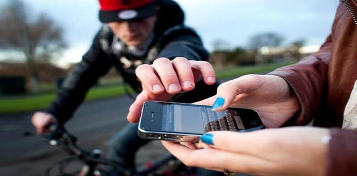 Bandidagem comemora! Tomar celular da vítima não é mais roubo, decide Justiça