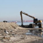 Governo intensifica limpeza de rios em São Gonçalo para conter alagamentos na Baía de Guanabara