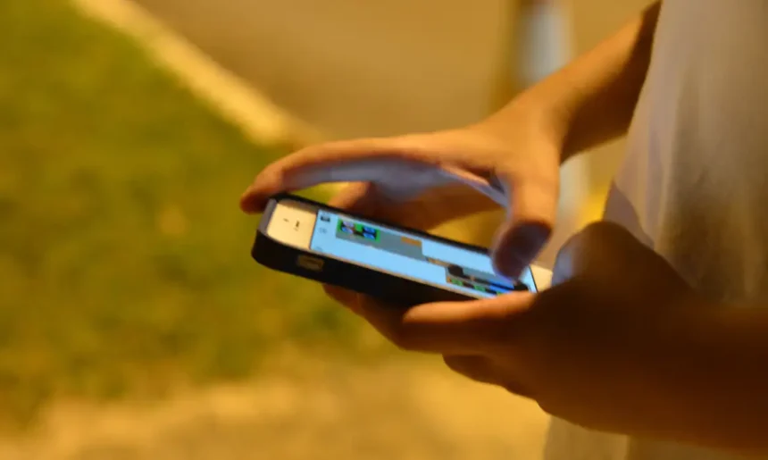 Senado analisa projeto que obriga pais a monitorar uso da internet