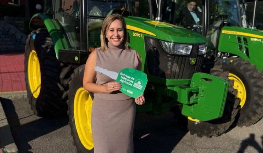 Prefeita Daniela Soares reforça compromisso com o campo ao receber trator agrícola no Rio de Janeiro