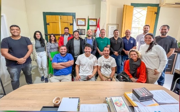 Prefeitura de Paraty intensifica diálogo com moradores de Trindade em reunião estratégica