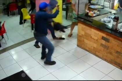 Terror à mesa! Bandidos agridem vítimas durante assalto a restaurante em Maceió
