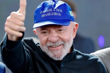 'Quanto pior, melhor!' Lula transforma tensão com os EUA em espetáculo para tentar recuperar apoio popular