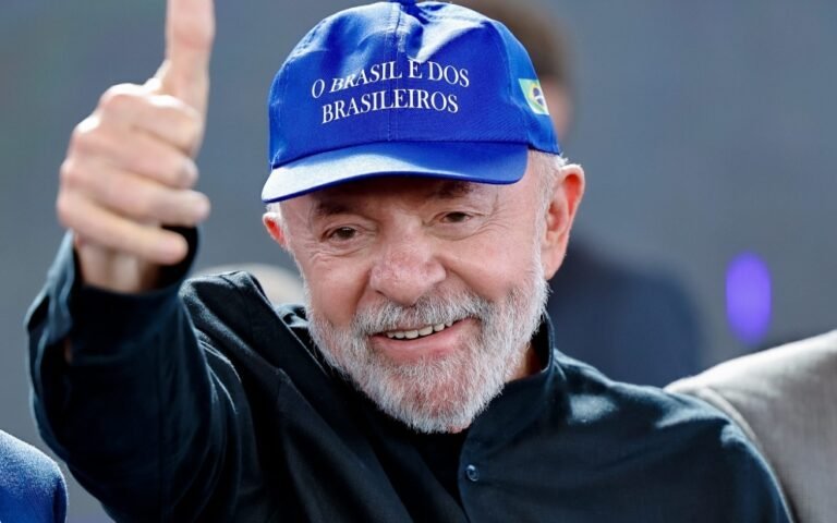 'Quanto pior, melhor!' Lula transforma tensão com os EUA em espetáculo para tentar recuperar apoio popular