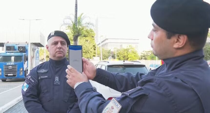 Sistema de reconhecimento facial da PM no celular já ajudou a prender 50 foragidos