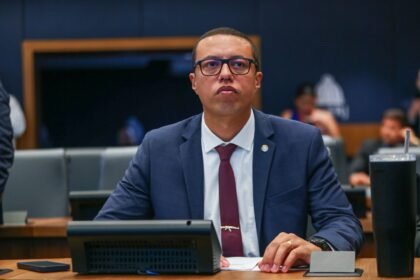 Deputado Douglas Gomes pede explicações à FMS sobre contratações temporárias