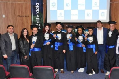 Mais de 200 alunos celebram formatura em cursos profissionais da Faetec Teresópolis
