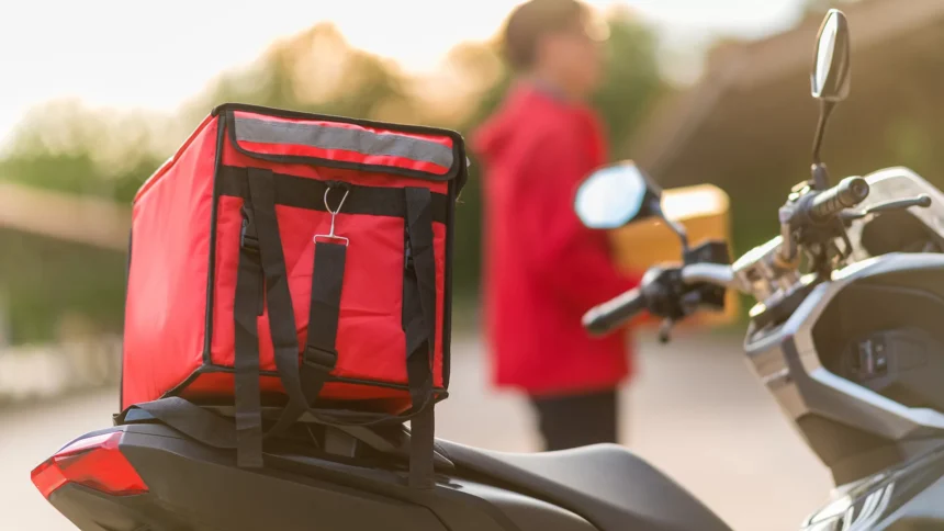Lei que proíbe venda de bolsas de delivery é sancionada no RJ