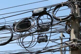 Lei que obriga a instalação subterrânea de fios elétricos e de internet no Rio entra em vigor no Rio