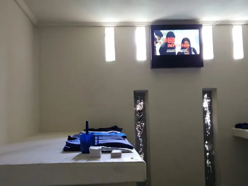 Entretenimento nas celas! Audiência na Câmara vai cobrar explicações sobre TVs e outras regalias implantadas pelo programa 'Pena Justa' em presídios