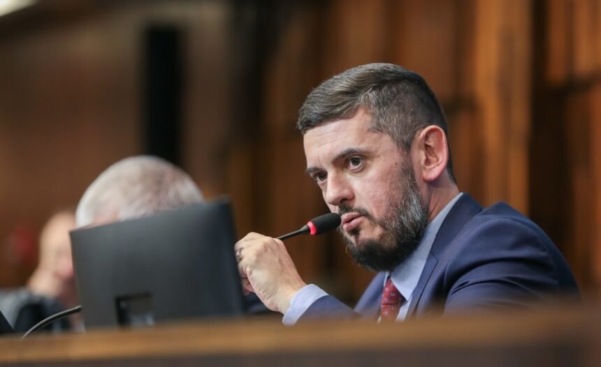 Bacellar reage com veemência a retaliações políticas em Duque de Caxias: 'Nosso mandato tem que ser respeitado'