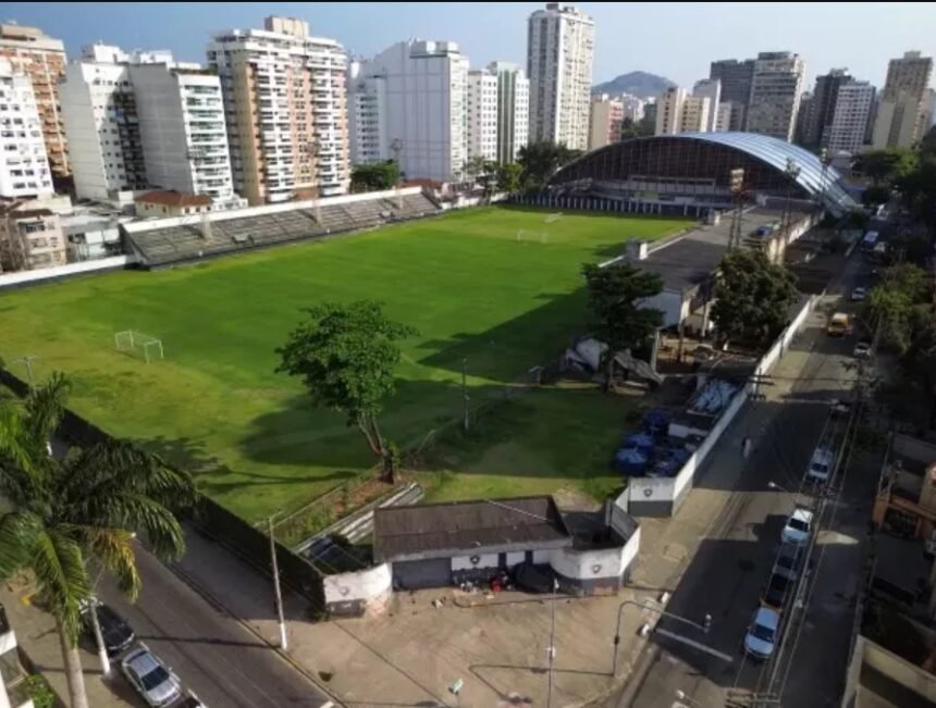 Caio Martins está salvo: deputado garante emenda para barrar leilão do estádio histórico de Niterói
