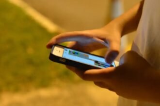 Deputado propõe educação digital nas escolas para combater crimes virtuais contra jovens