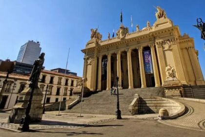 Maracanã faz história no Palácio Tiradentes: exposição celebra 75 anos do maior palco do futebol brasileiro