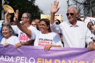 São Gonçalo: milhares se reúnem em caminhada pelo fim da violência contra a mulher