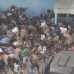 Multidão ignora Caveirão para saquear carga roubada na Pedreira enquanto PM age com equilíbrio para preservar vidas