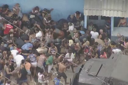 Multidão ignora Caveirão para saquear carga roubada na Pedreira enquanto PM age com equilíbrio para preservar vidas