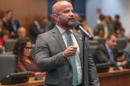 Renan Jordy alerta para 'inversão de valores' no Brasil: Bolsonaro preso, criminoso reincidente 86 vezes solto