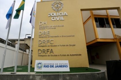 Governador Cláudio Castro inaugura três novas delegacias especializadas na Baixada Fluminense