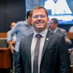 'É preciso construir pontes entre o poder público e a população'