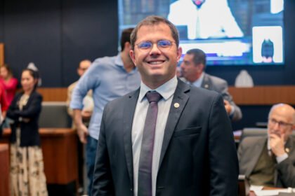 'É preciso construir pontes entre o poder público e a população'