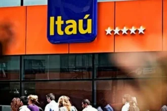 Demissão em massa: Itaú aposta no home office, mas vigia cada clique